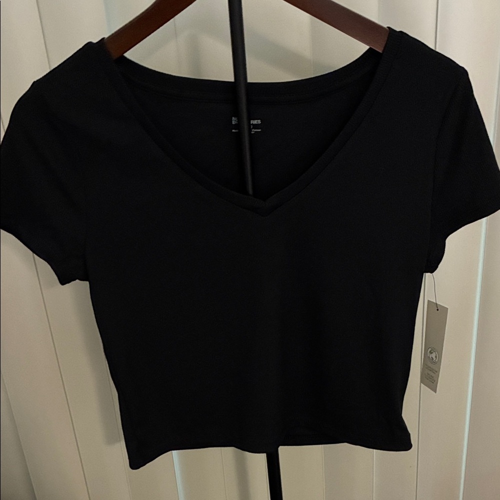 No Boundaries Black Short Sleeve V-Neck Crop Rib Tee